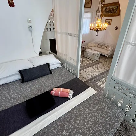 فيلة Traditional Sofia Koskinou (Rhodes)