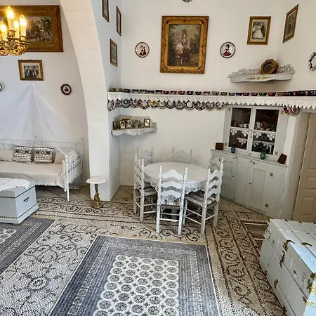 فيلة Traditional Sofia Koskinou (Rhodes)